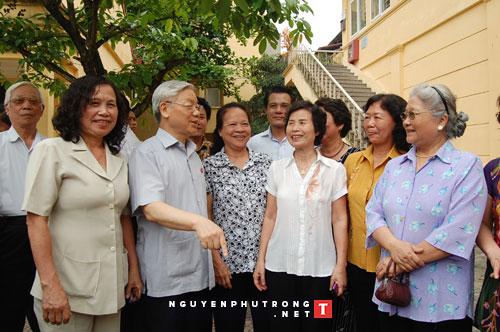 ເລຂາທິການໃຫຍ່ຫງວຽນຟູ໋ຈ້ອງພົບປະກັບຜູ້ມີສິດເລືອກຕັ້ງຮ່າໂນ້ຍ